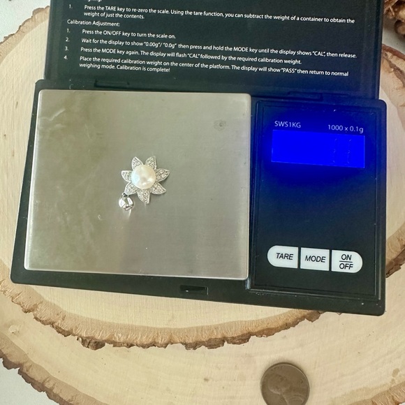 14k WHITE GOLD PEARL AND DIAMOND-FLOWER PENDANTS - Picture 6 of 6